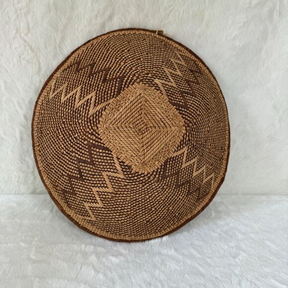 Vintage Tassel Handwoven Basket Intricate Hand-woven in Africa Tag signed - Picture 2 of 9